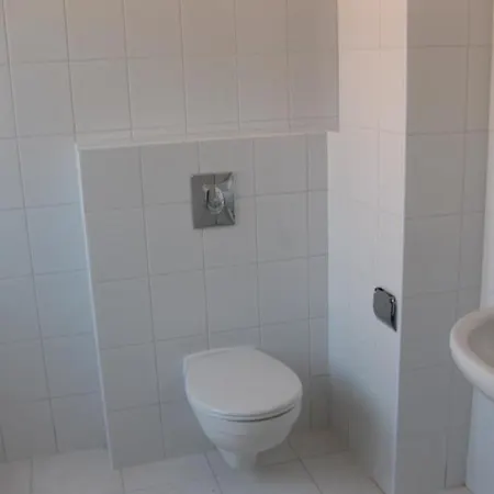 Apartment Grosse Ferienwohnung Im Ersten Stock Mit Garten Und Schwimmbad Zamardi