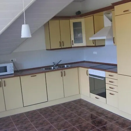 Apartment Grosse Ferienwohnung Im Ersten Stock Mit Garten Und Schwimmbad