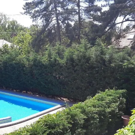 Grosse Ferienwohnung Im Ersten Stock Mit Garten Und Schwimmbad * Zamardi