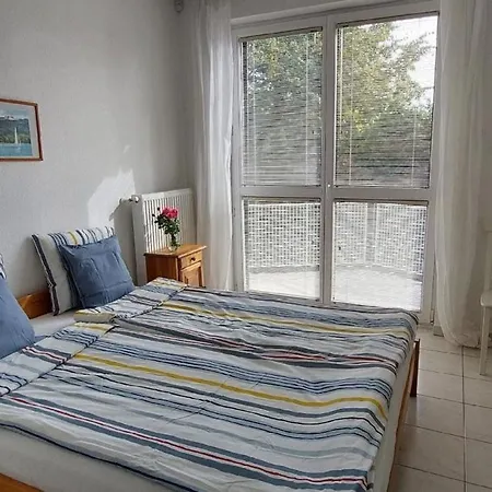 Grosse Ferienwohnung Im Ersten Stock Mit Garten Und Schwimmbad Apartment *