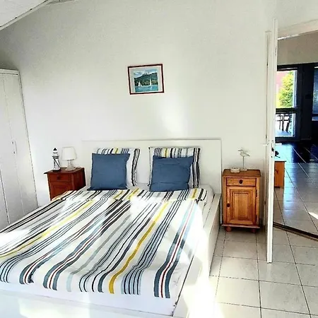 Apartment Grosse Ferienwohnung Im Ersten Stock Mit Garten Und Schwimmbad Zamardi