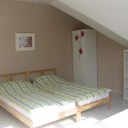 Apartment Grosse Ferienwohnung Im Ersten Stock Mit Garten Und Schwimmbad *