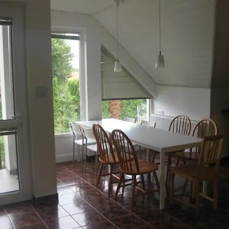 Apartment Grosse Ferienwohnung Im Ersten Stock Mit Garten Und Schwimmbad Zamardi