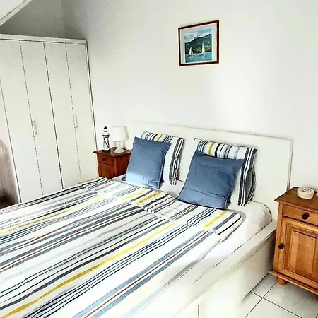 Grosse Ferienwohnung Im Ersten Stock Mit Garten Und Schwimmbad Zamardi