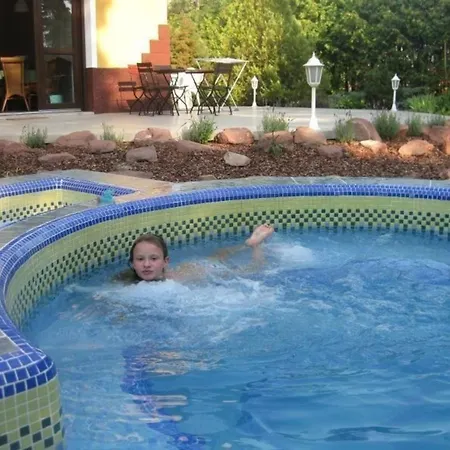 Apartment Grosse Ferienwohnung Im Ersten Stock Mit Garten Und Schwimmbad